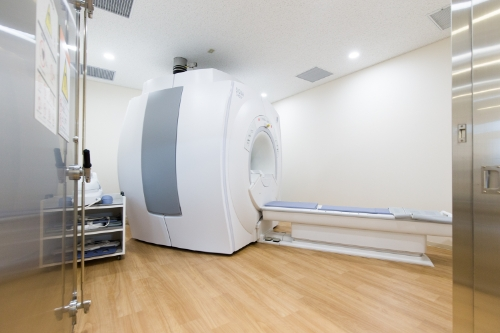 隣接するかわくぼ脳神経外科と連携したMRI検査のイメージ